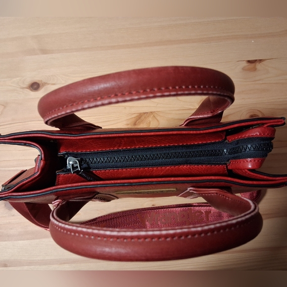 Wrangler Vibrant Red Bag With Crossbody Strap - Picture 11 of 12